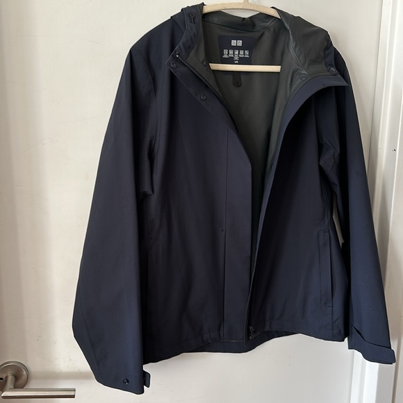 Uniqlo BLOCKTECH 3D CUT PARKA Navy Rain jacket - Picture 2 of 4